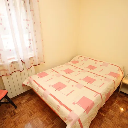 Apartament With A Parking Space - 7060 Umag