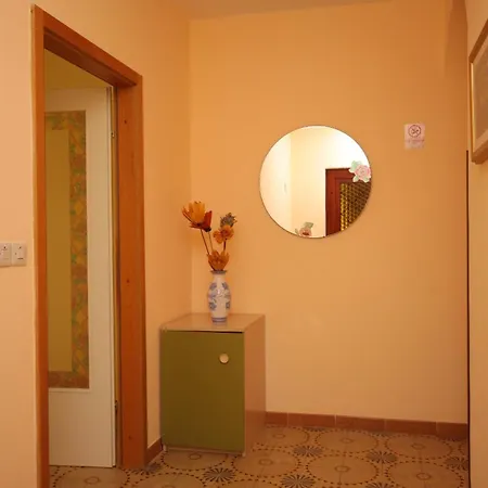 With A Parking Space - 7060 Умаг