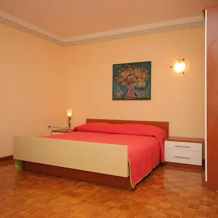 With A Parking Space - 7060 Appartamento Umago