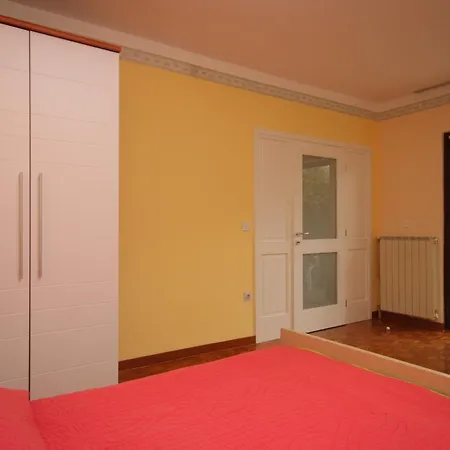 With A Parking Space - 7060 Апартаменты Умаг